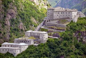 viaggio organizzato in pullman dalle Marche alla Fortezza di Bard in Valle d'Aosta