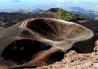Vacanza organizzata alla scoperta del vulcano più importante d'Europa, l'Etna