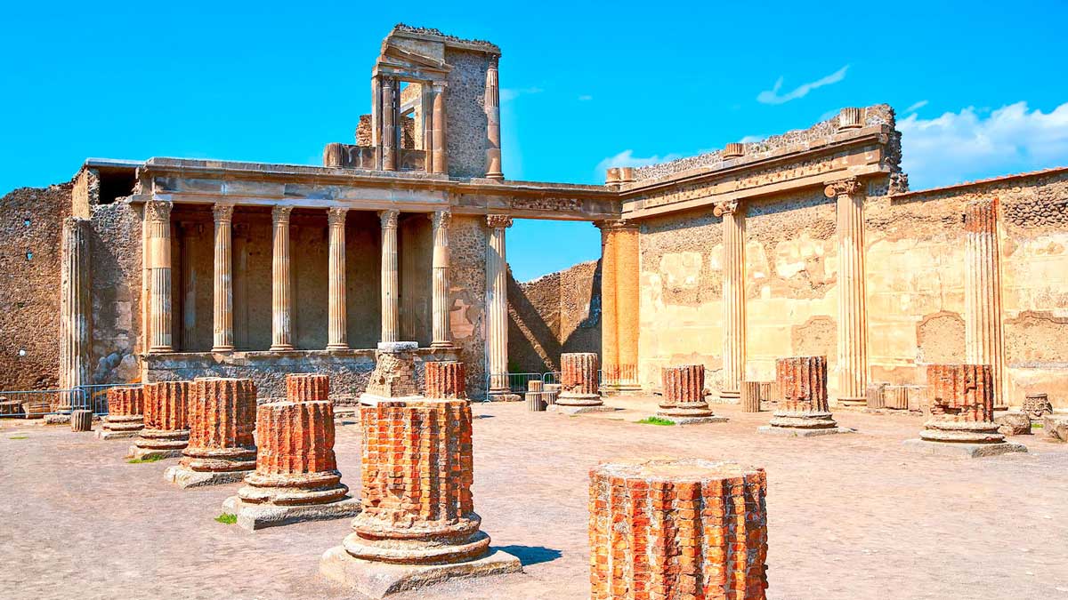 Pompei e Sorrento scavi colonne viaggio organizzato in pullman
