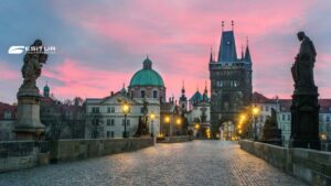 Foto di viaggio a Praga con skyline storico, torri gotiche e scorcio panoramico della capitale boema.
