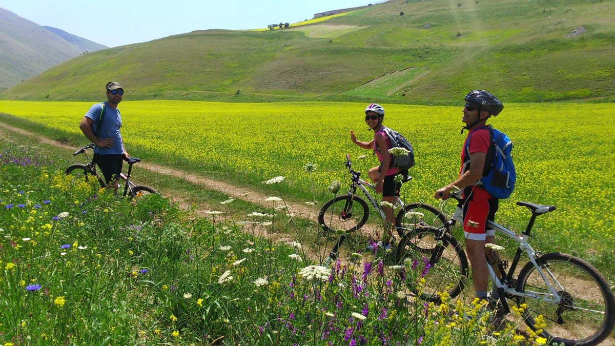 castelluccio-di-norcia-viaggi-organizzati-in-bus