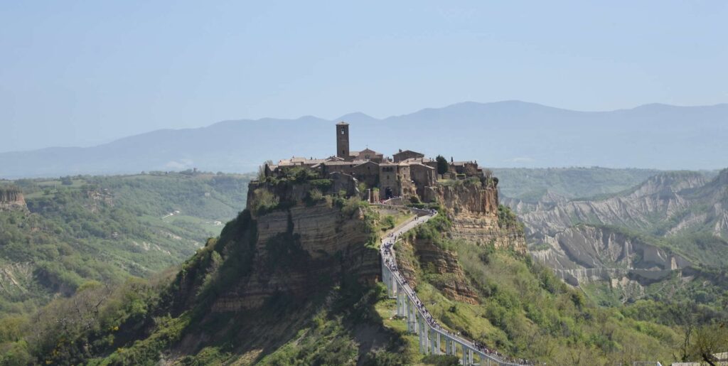 viaggio organizzato a civita di bagnoregio in bus