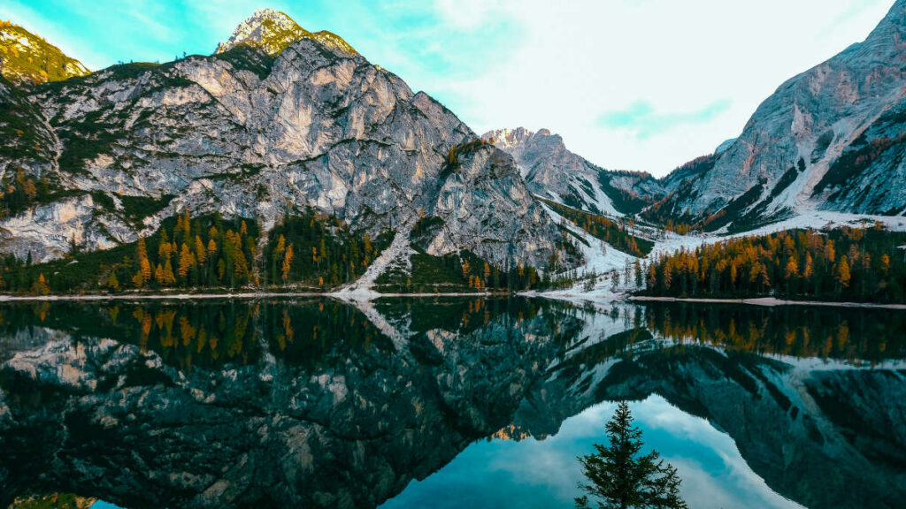 viaggi organizzati in autunno al foliage del lago di braies Cosa Fare il Ponte del 1° Novembre