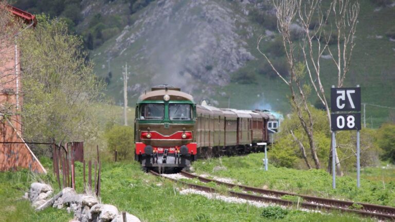 viaggio organizzato dalle marche in abruzzo con il treno della transiberiana