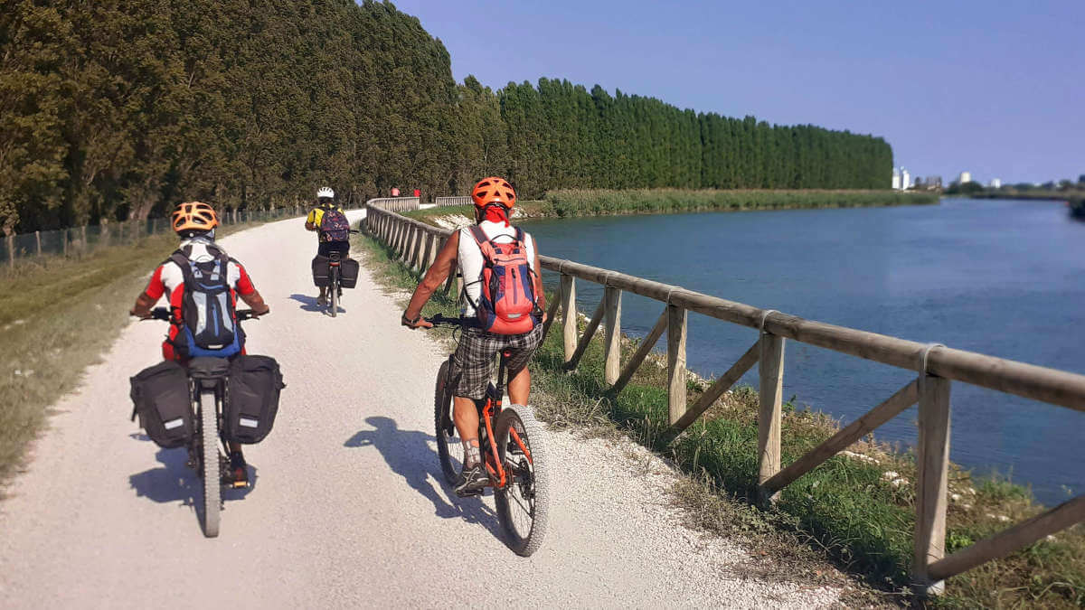 viaggio organizzato trekking e bike in bici