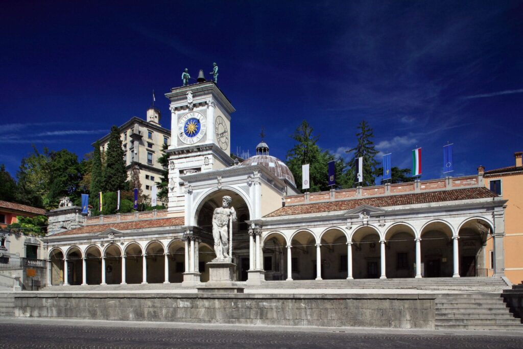 udine-piazza-della-liberta-viaggi-dalle-marche-scaled