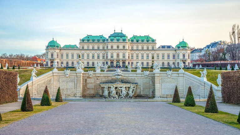 viaggi organizzati a vienna e castelli imperiali prestige in aereo da falconara
