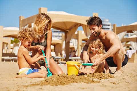 Viaggi in famiglia a Lignano Sabbiadoro dove ci sonio le migliori spiagge per bambini