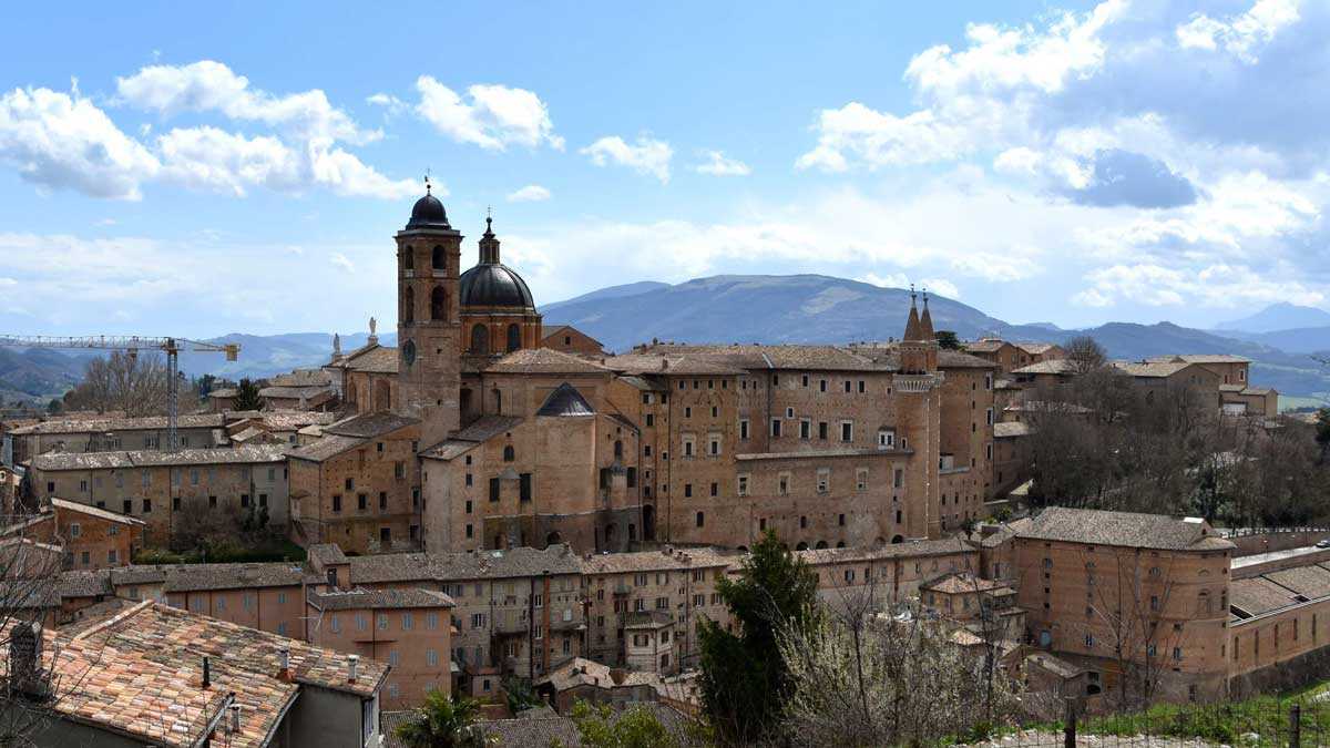 Cosa vedere nelle Marche: 20 luoghi imperdibili tra borghi, mare e natura
