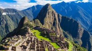 Machu Picchu tra montagne verdi, Gran Tour del Perù in un viaggio tra siti inca e Ande