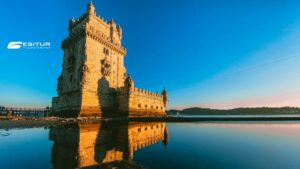 Torre di Belém affacciata sul Tago al tramonto, Tour del Portogallo tra storia e panorami di viaggio