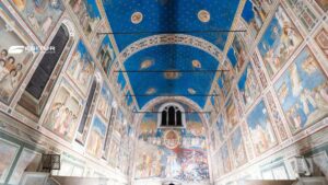 Interno della Cappella degli Scrovegni con affreschi di Giotto e soffitto stellato, Capodanno nelle Meraviglie Venete in tour