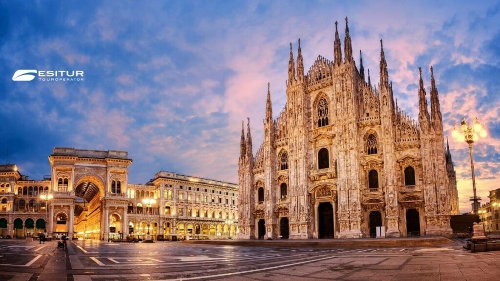 Duomo di Milano e Galleria Vittorio Emanuele II al tramonto, Epifania dove andare per un viaggio in città.