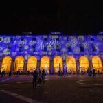 Piazza Grande di Arezzo con proiezioni natalizie sulla facciata, Natale Tirolese ad Arezzo in viaggio