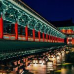 Ponte Woljeonggyo a Gyeongju illuminato di notte, tappa del viaggio organizzato in Giappone Corea.