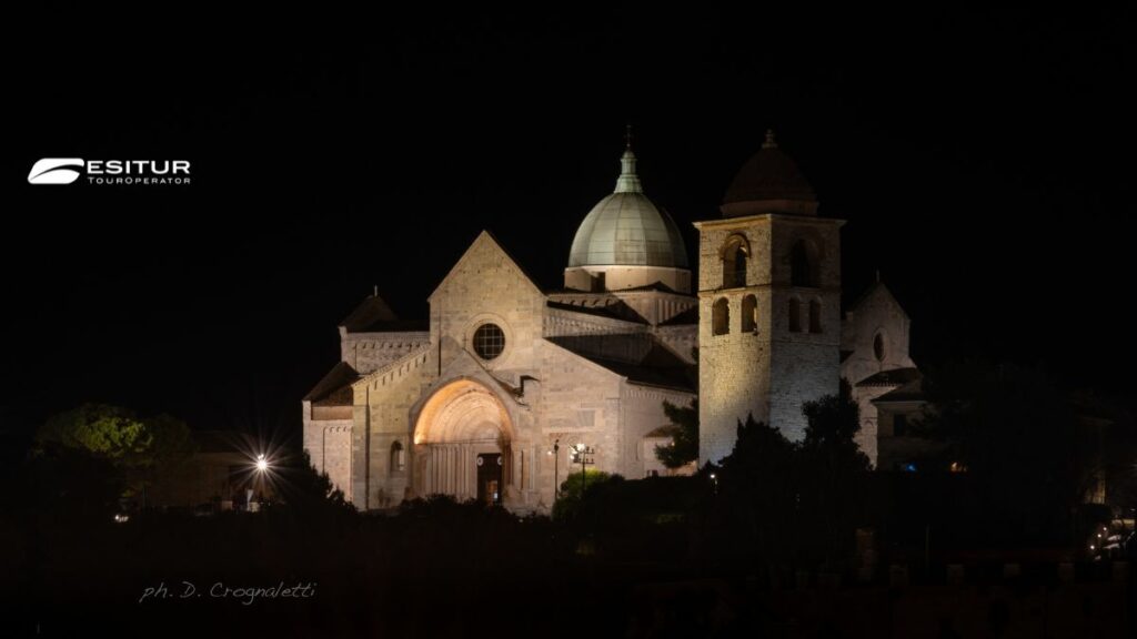 Facciata del Duomo di San Ciriaco, Ancona Capitale italiana della Cultura 2028 durante un viaggio nelle Marche.